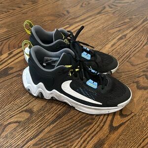 Nike Giannis Immortality Basketball Shoes size 5Y